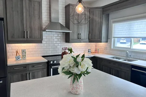 15 Ironwood Court, Thorold, ON L2V 0J1