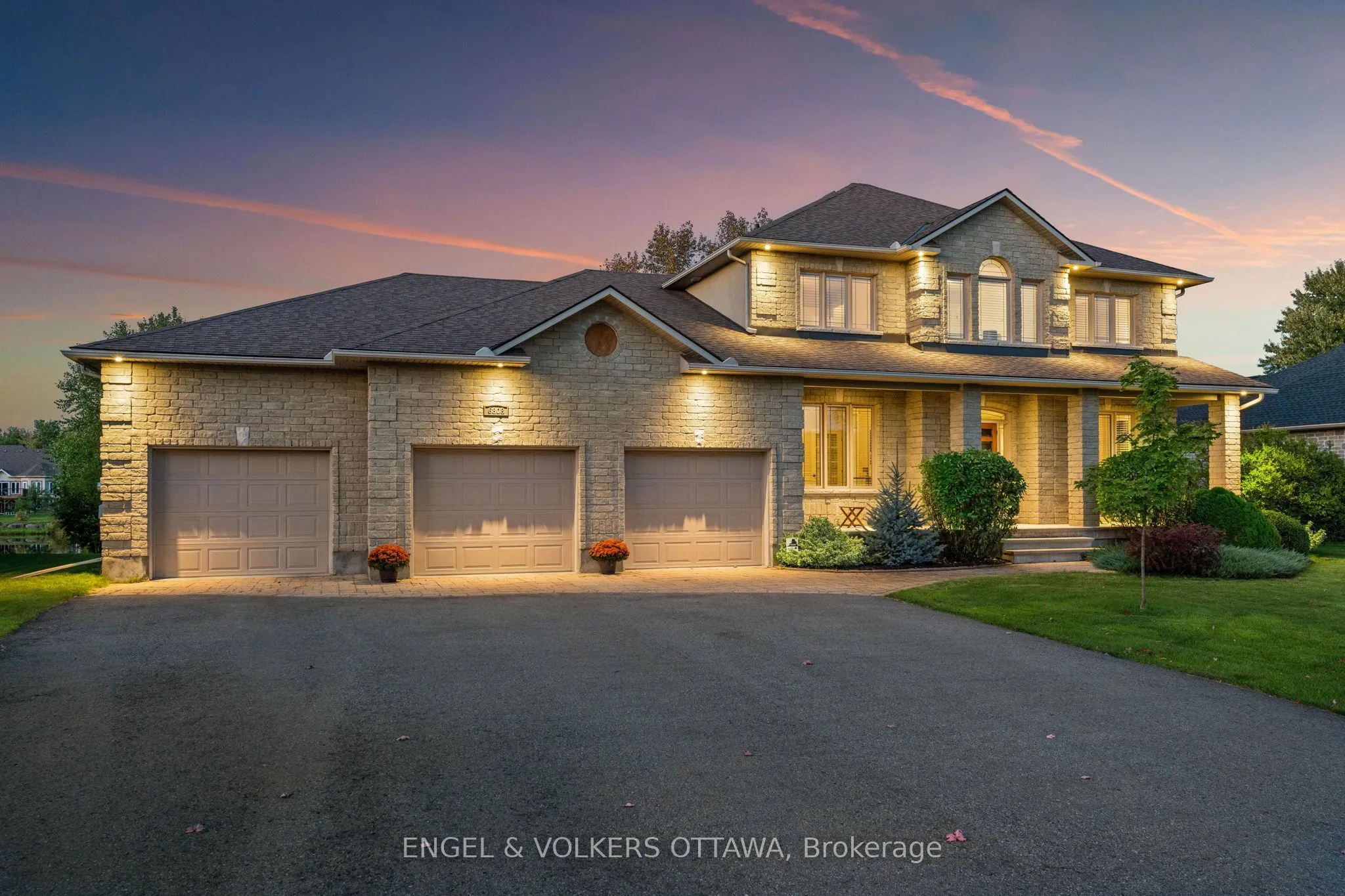 6808 Suncrest Drive, Greely - Metcalfe - Osgoode - Vernon and Area, ON K4P 0B2