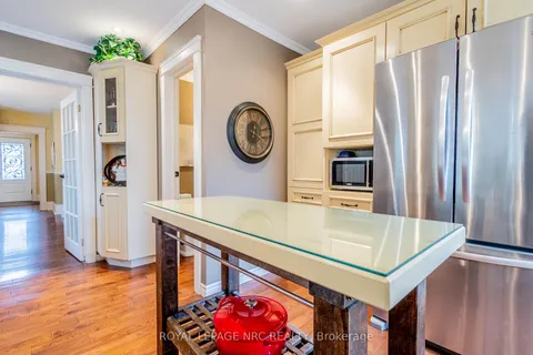 6107 Barker Street, Niagara Falls, ON L2G 1Y5
