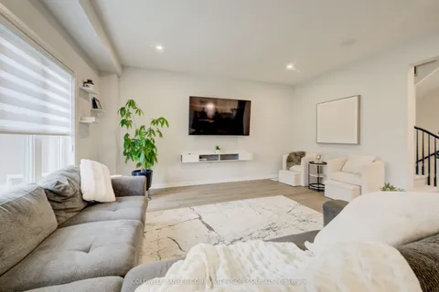36 Alicia Crescent, Thorold, ON L3C 7M5