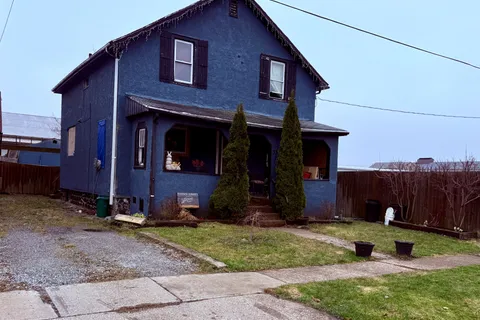 33 Cozy Street, Welland, ON L3B 4G7