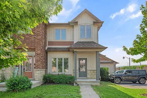 8 Lakelawn Road, Grimsby, ON L3M 0G1