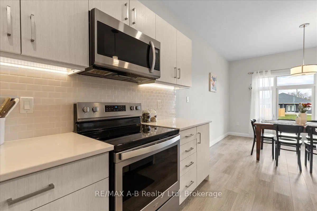 98 ROWE Avenue, South Huron, ON N0M 1S1