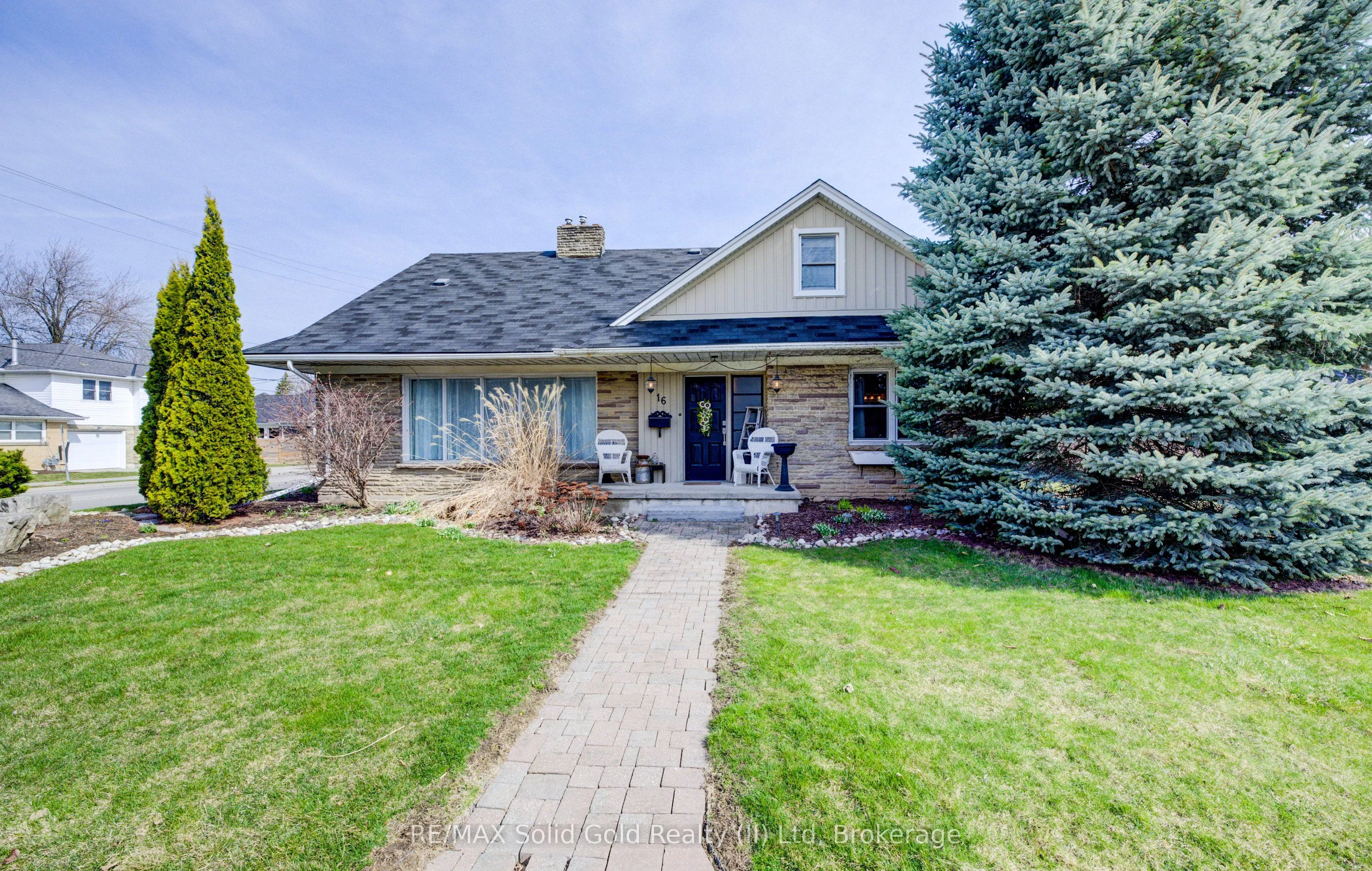 16 First Street, Woolwich, ON N3B 1H1