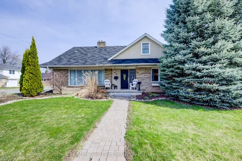 16 First Street, Woolwich, ON N3B 1H1