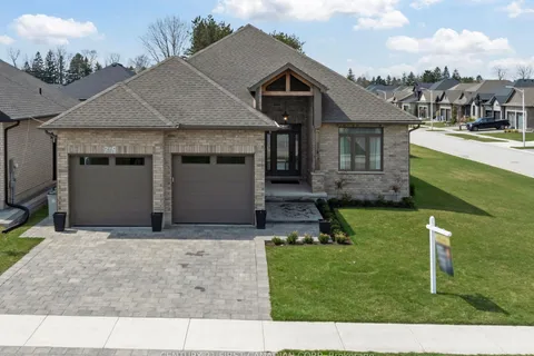 27 Elliot Street, Strathroy-Caradoc, ON N7G 0H1