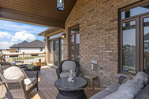 27 Elliot Street, Strathroy-Caradoc, ON N7G 0H1