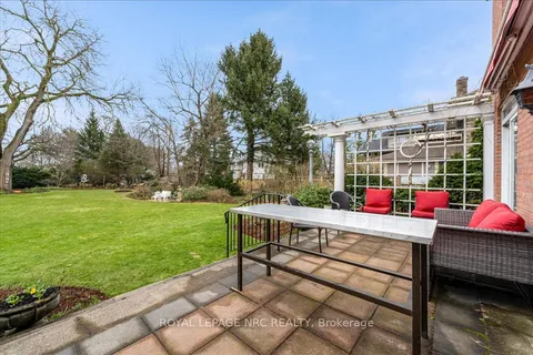 15 Trafalgar Street, St. Catharines, ON L2R 3L9