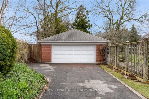 15 Trafalgar Street, St. Catharines, ON L2R 3L9