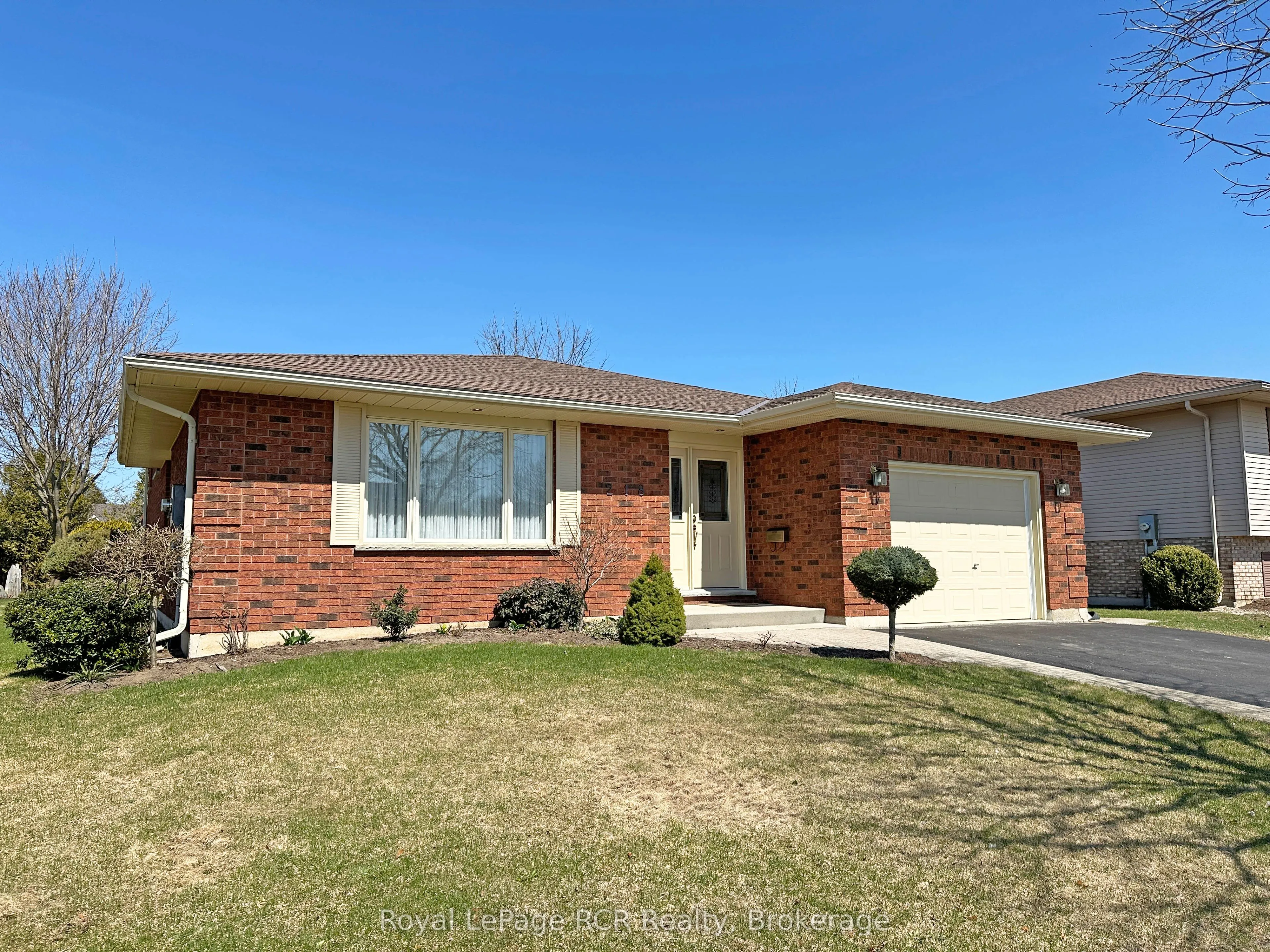 218 4th Street Crescent, Hanover, ON N4N 3S2