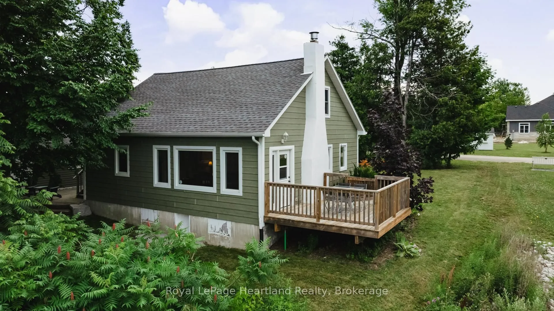 8 Cedar Drive, Bluewater, ON N0M 1G0