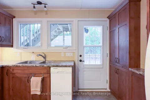 8 Cedar Drive, Bluewater, ON N0M 1G0