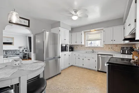 201 Knoll Street, Port Colborne, ON L3K 5B4