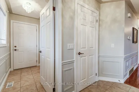 156 Gracehill Crescent, Hamilton, ON L8B 1A5