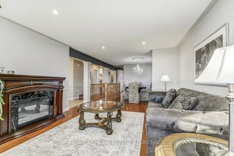 156 Gracehill Crescent, Hamilton, ON L8B 1A5