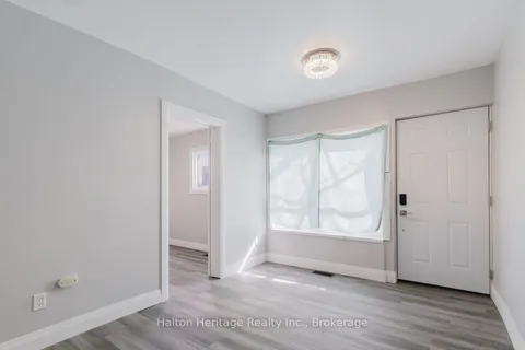 31 Biggar Avenue, Hamilton, ON L8L 3Z3