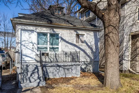 31 Biggar Avenue, Hamilton, ON L8L 3Z3