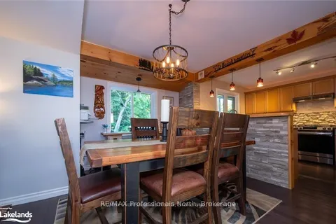 40 Glenwood Drive, Huntsville, ON P1H 1B6