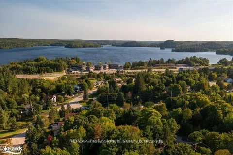 40 Glenwood Drive, Huntsville, ON P1H 1B6