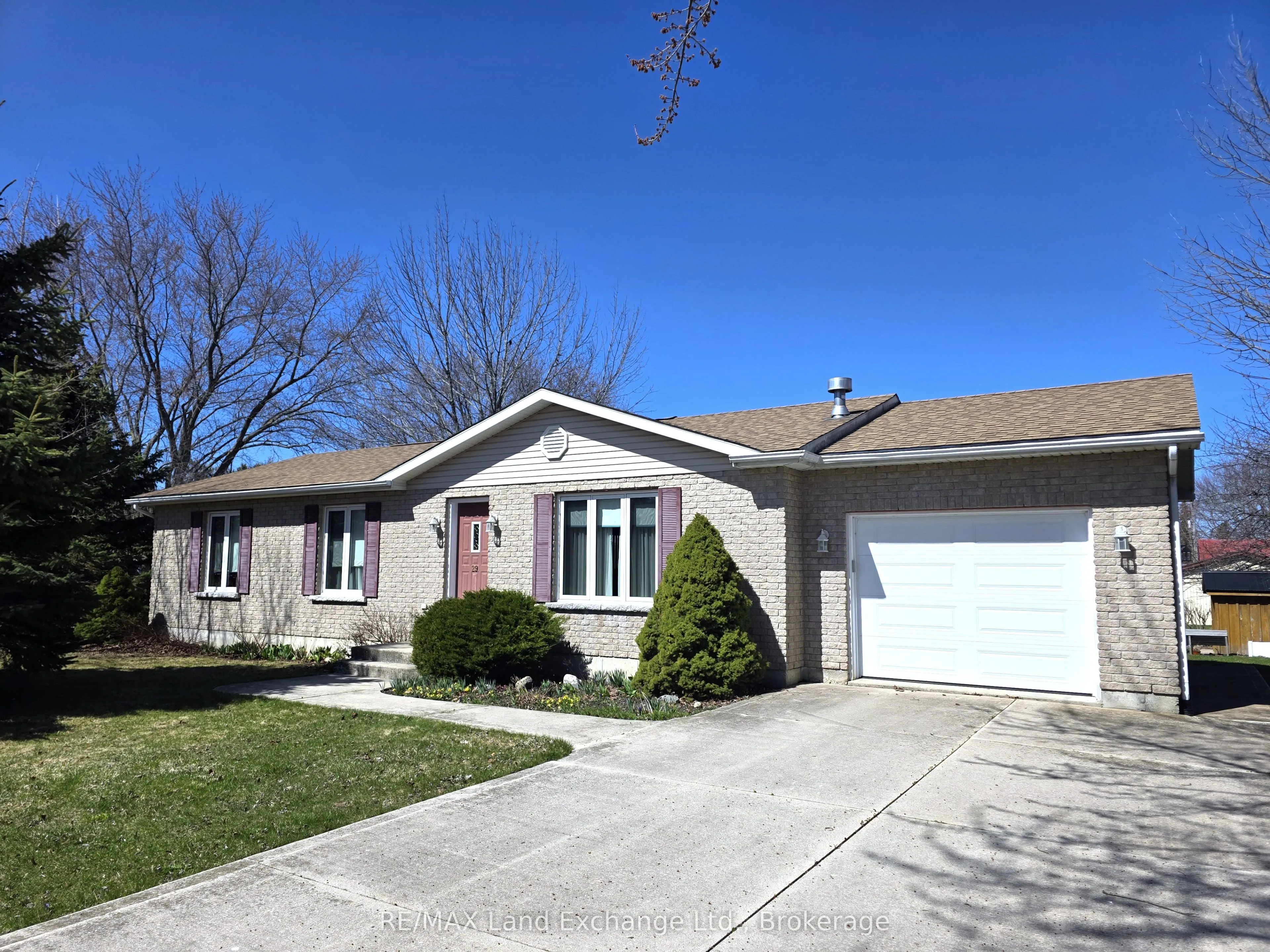 29 Memorial Park Drive, Kincardine, ON N0G 2T0