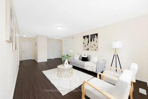 2 1/2 Royland Crescent, ON N5C 0C4