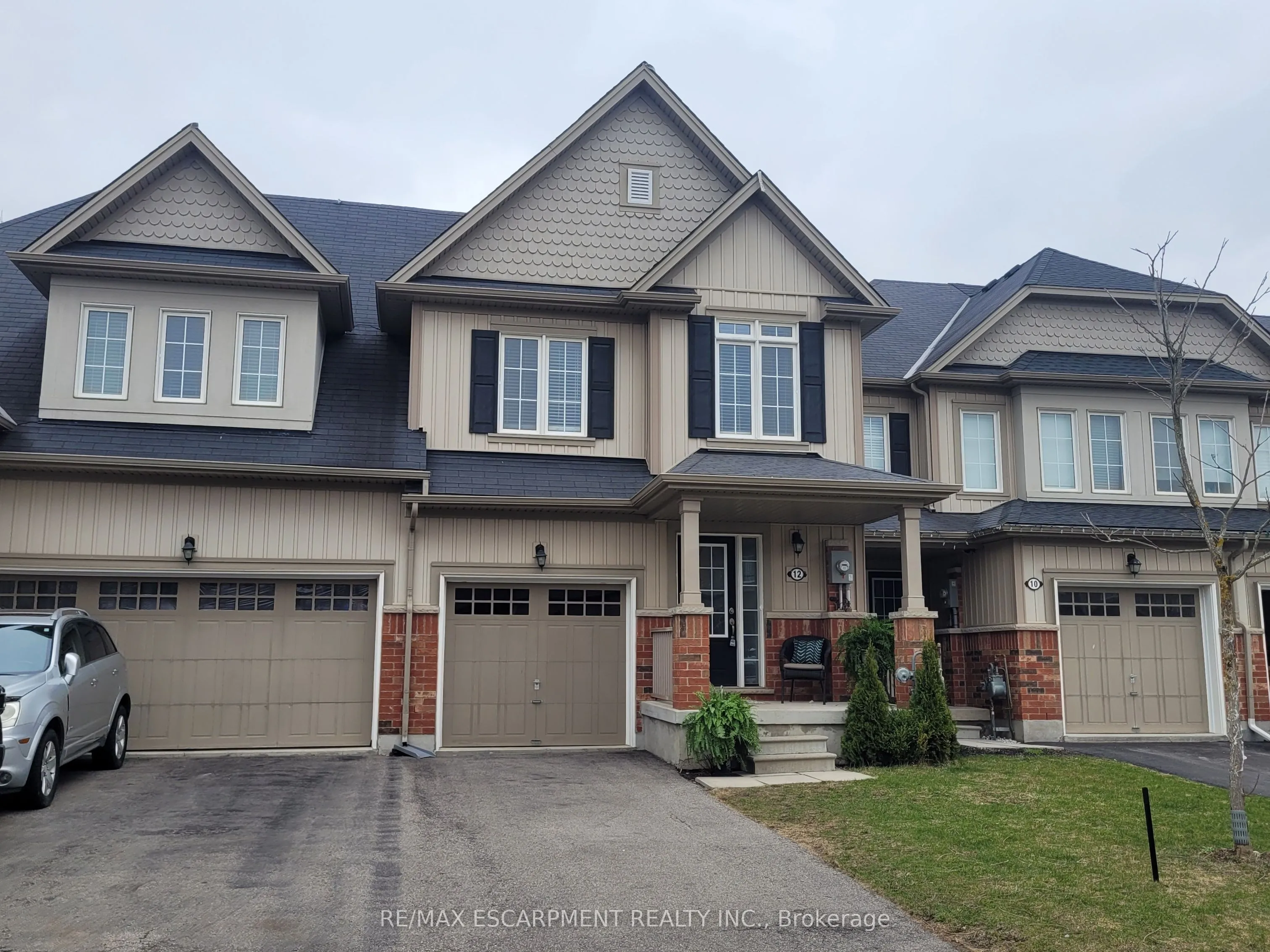 12 Lynch Crescent, Hamilton, ON N3W 1G8