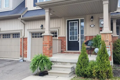 12 Lynch Crescent, Hamilton, ON N3W 1G8