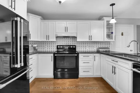 301&303 Frances Street, Central Elgin, ON N5L 1B2