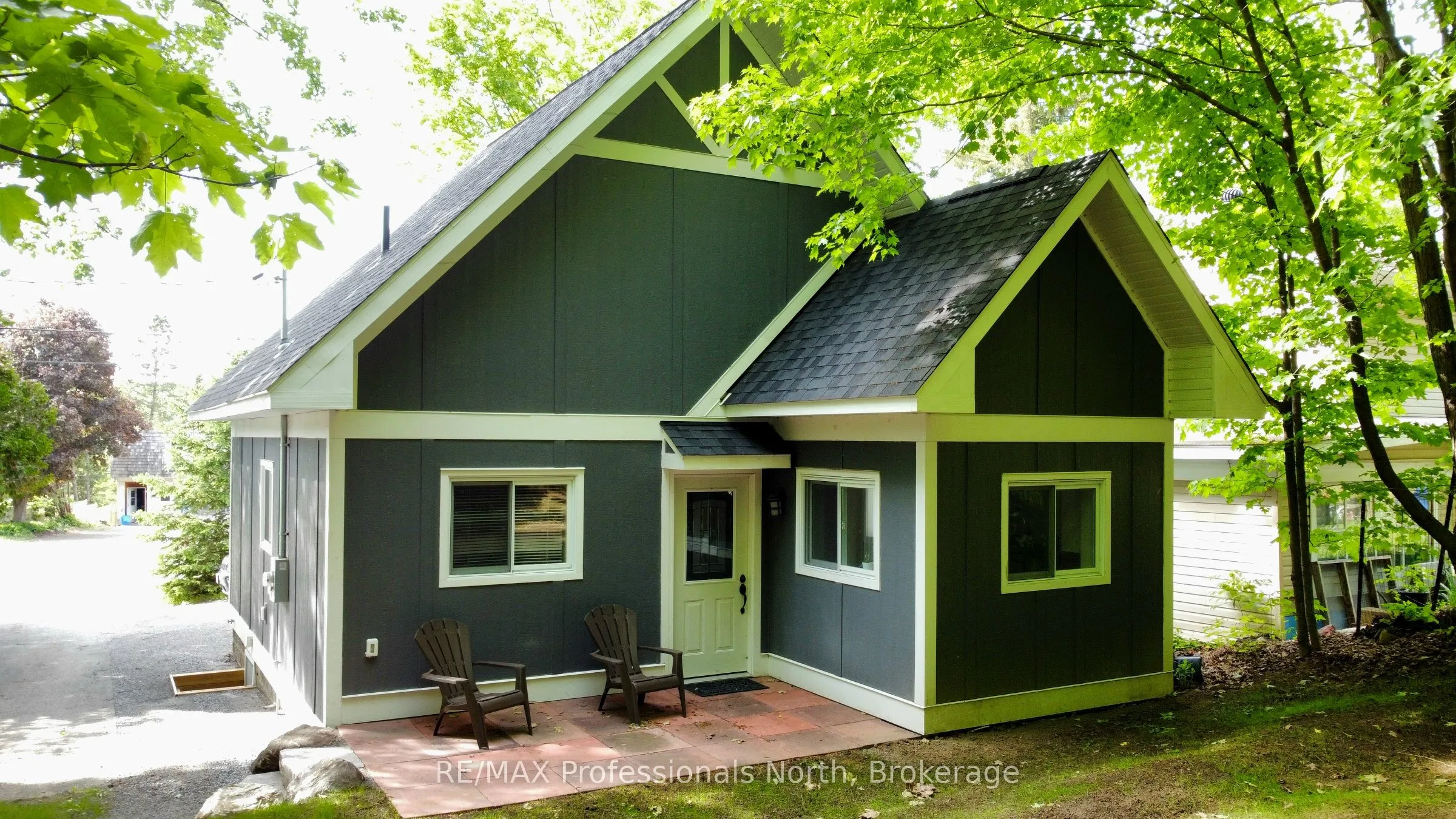 187 MAIN Street, Huntsville, ON P1H 1X9