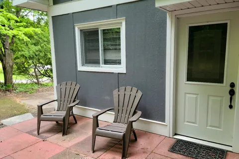 187 MAIN Street, Huntsville, ON P1H 1X9