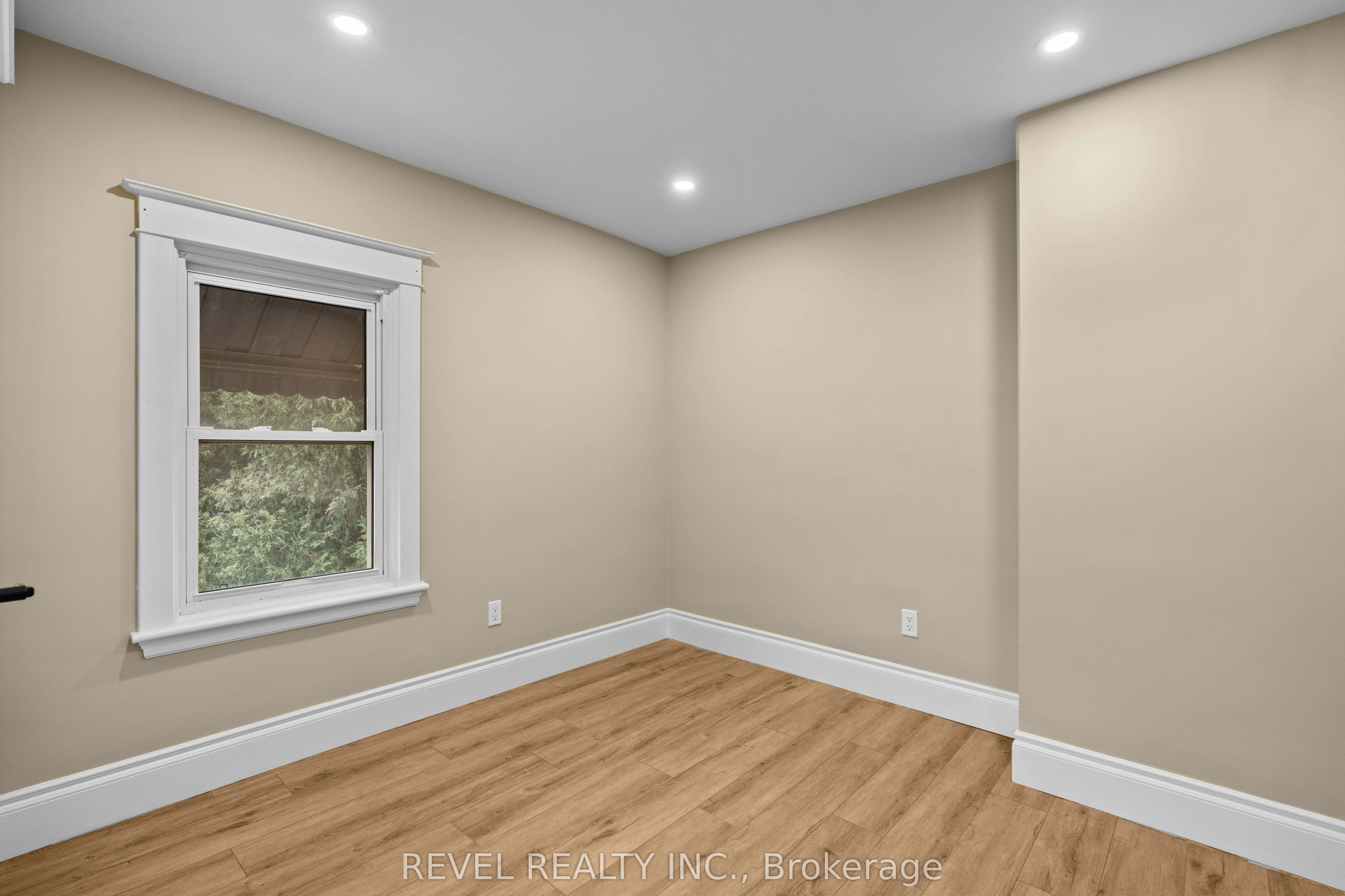 69 Roxborough Avenue, Hamilton, ON L8L 1Y2