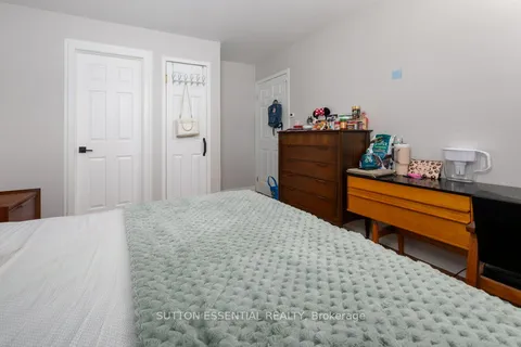 64 WOODSTONE Crescent, Kingston, ON K7M 6K9