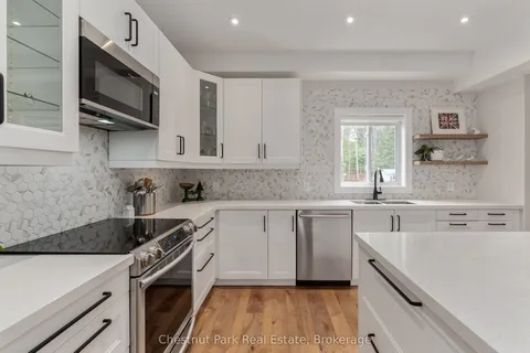 76 Selkirk Drive, Huntsville, ON P1H 0C6