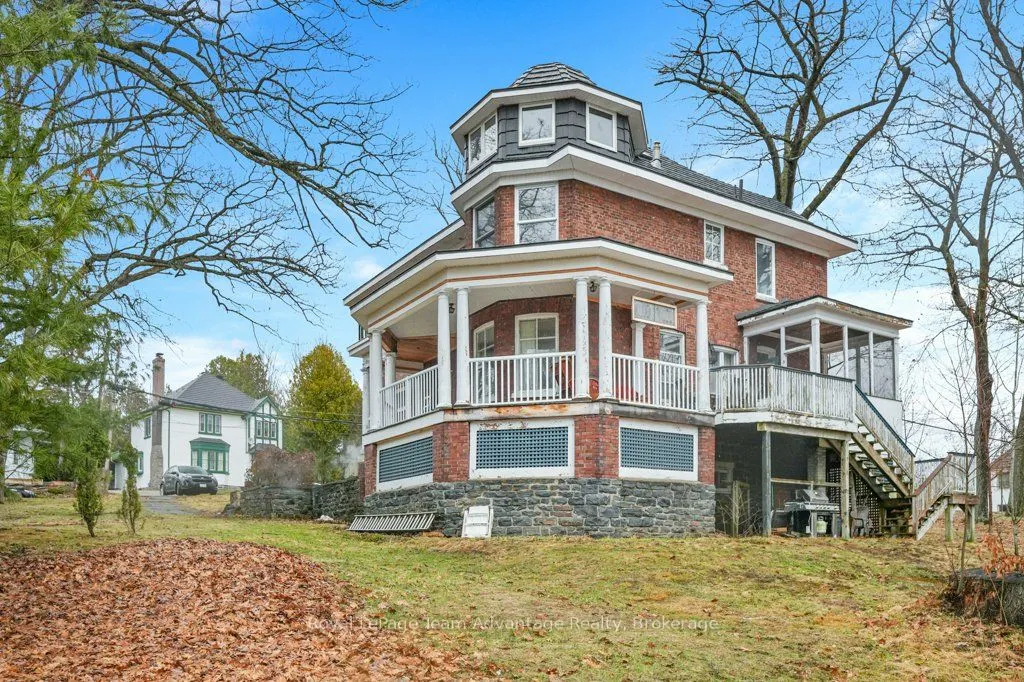 20 Belvedere Avenue, Parry Sound, ON P2A 2A1