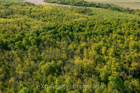 E 1/2 LT 29-30 CON 4; Sideroad 30 N/A, ON N0H 1B0