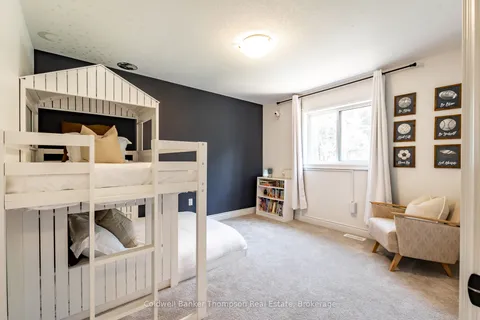 72 Selkirk Drive, Huntsville, ON P1H 2N8