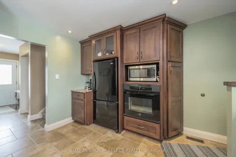 99 Inverary Crescent, ON N6G 3L7