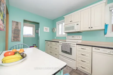 8 Mountain View Crescent, Deep River, ON K0J 1P0
