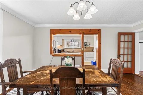 16 Maple Street, Quinte West, ON K8V 2A8