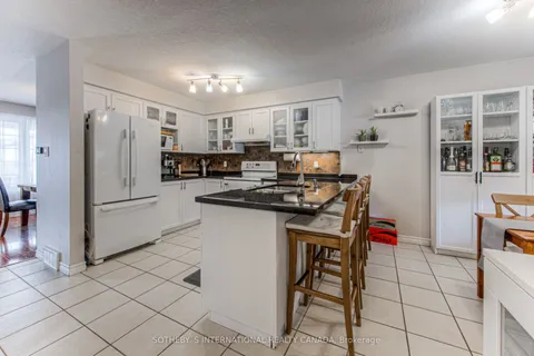 717 Brandenburg Boulevard, Waterloo, ON N2T 2V4