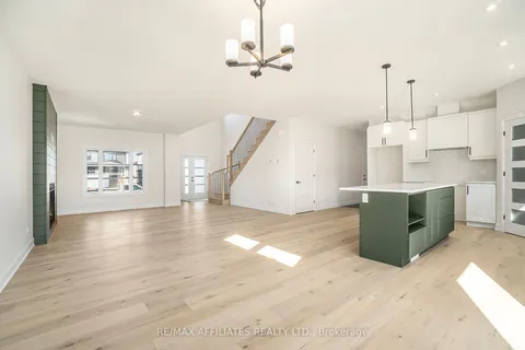 619 Geneva Crescent, Russell, ON K0A 1W0