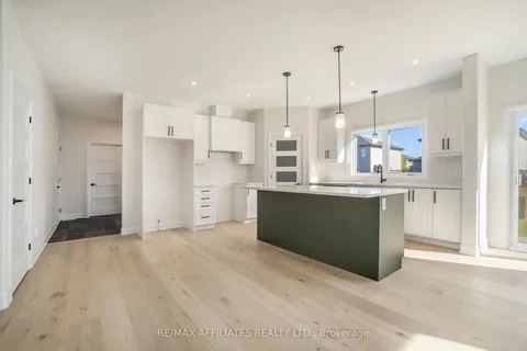 619 Geneva Crescent, Russell, ON K0A 1W0