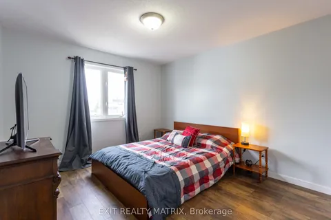 221 Hillpark High Street, Orleans - Convent Glen and Area, ON K1W 0B5