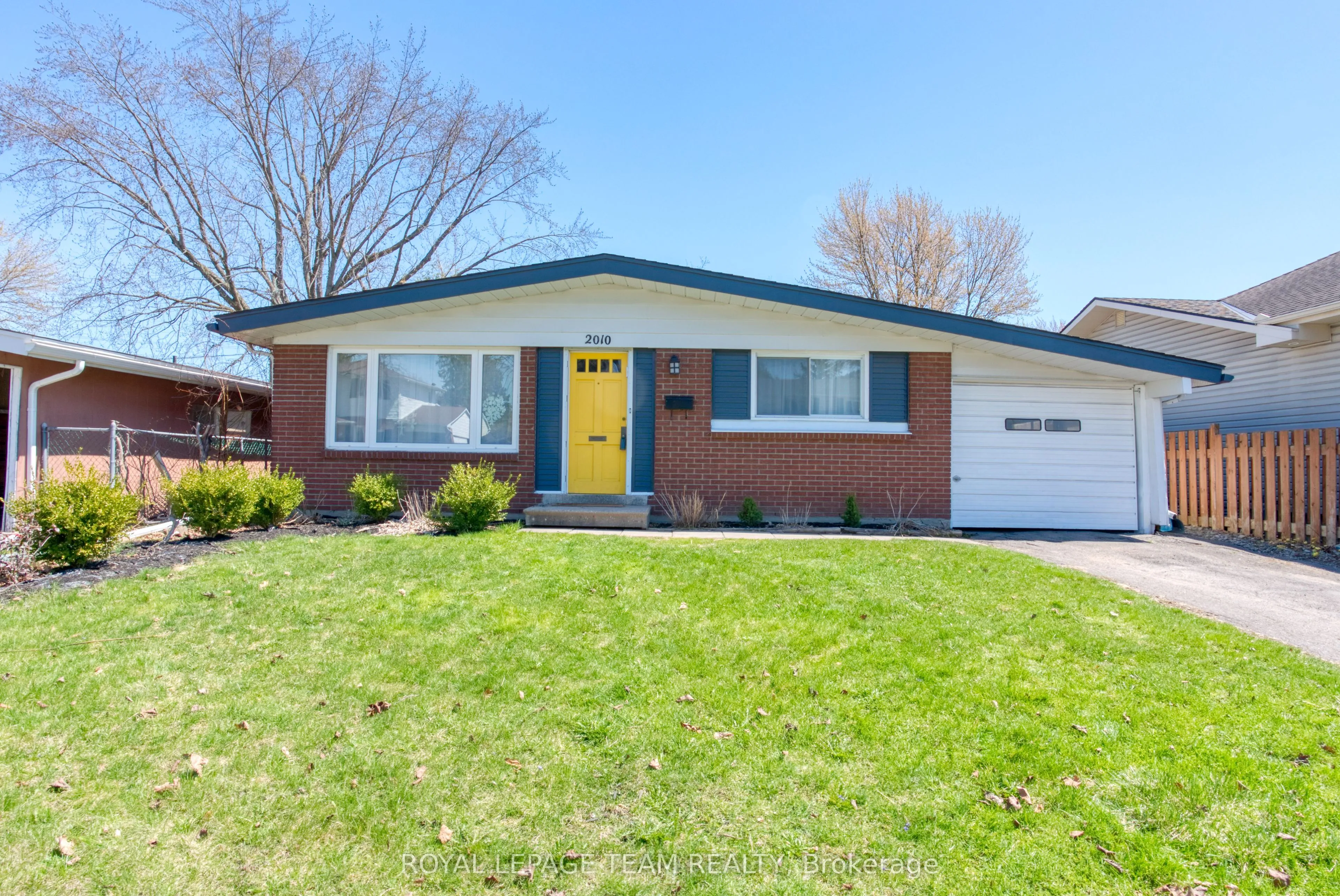 2010 Featherston Drive, Alta Vista and Area, ON K1H 6P9