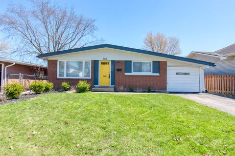 2010 Featherston Drive, Alta Vista and Area, ON K1H 6P9