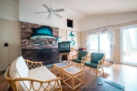 1995 MacDonald Drive, Fort Erie, ON L2A 5M4