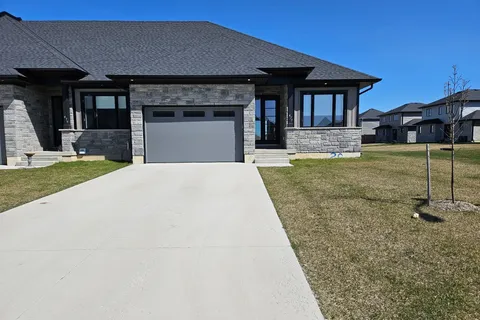 477 Kip Lane, Plympton-Wyoming, ON N0N 1T0