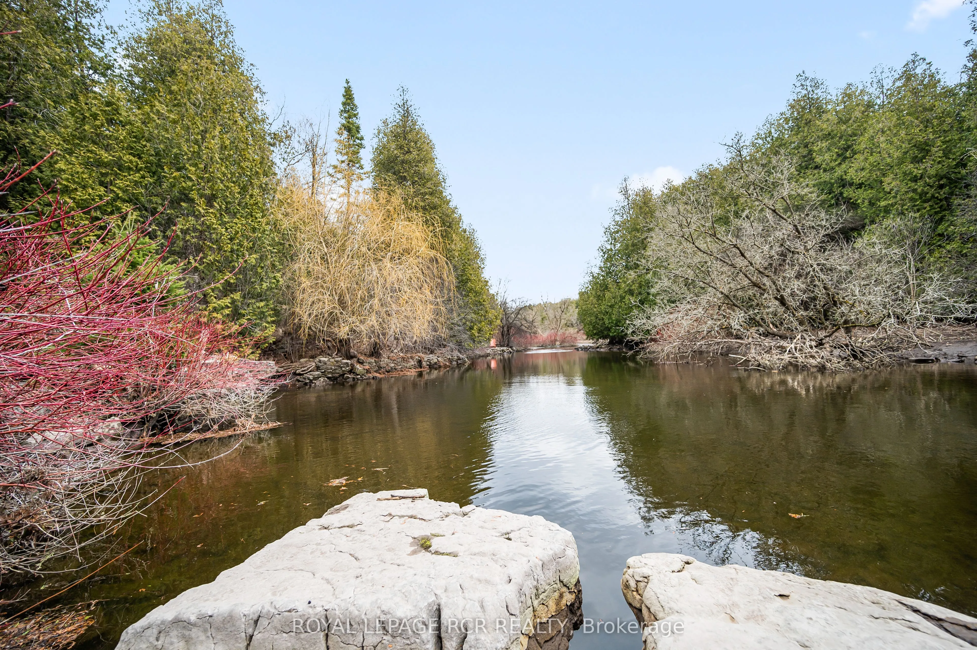 15 River Bluff Path, Guelph/Eramosa, ON N0B 2K0