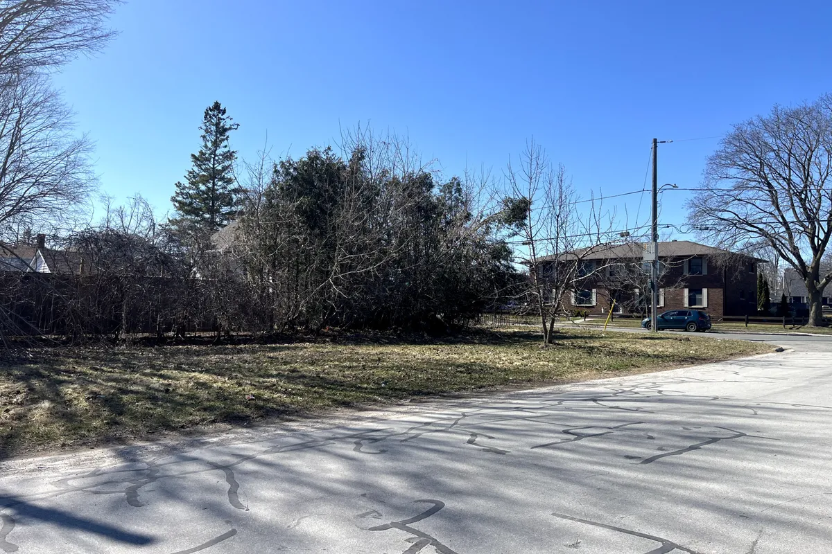 509 KING GEORGE Street, ON K9J 1S3