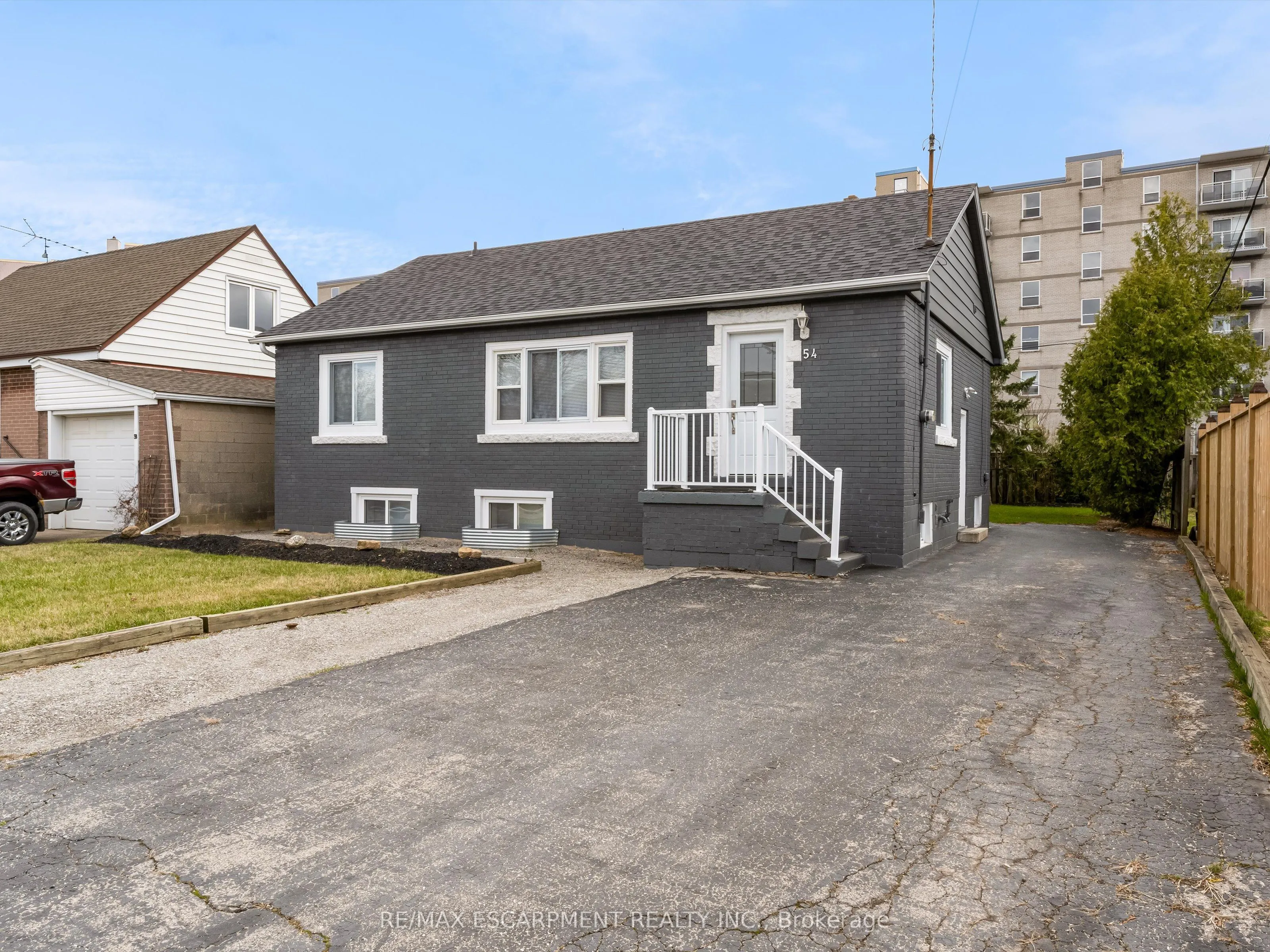 54 Duncombe Drive, Hamilton, ON L9A 2G2